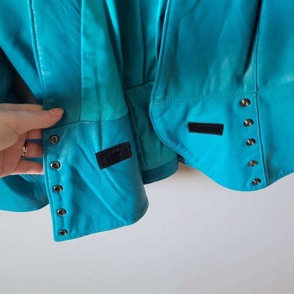 1980s teal blue leather jacket and pencil skirt, 3 piece suit set - Picture 14 of 16